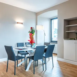 Two Towers-ramaglianti & Belfredelli Apartment